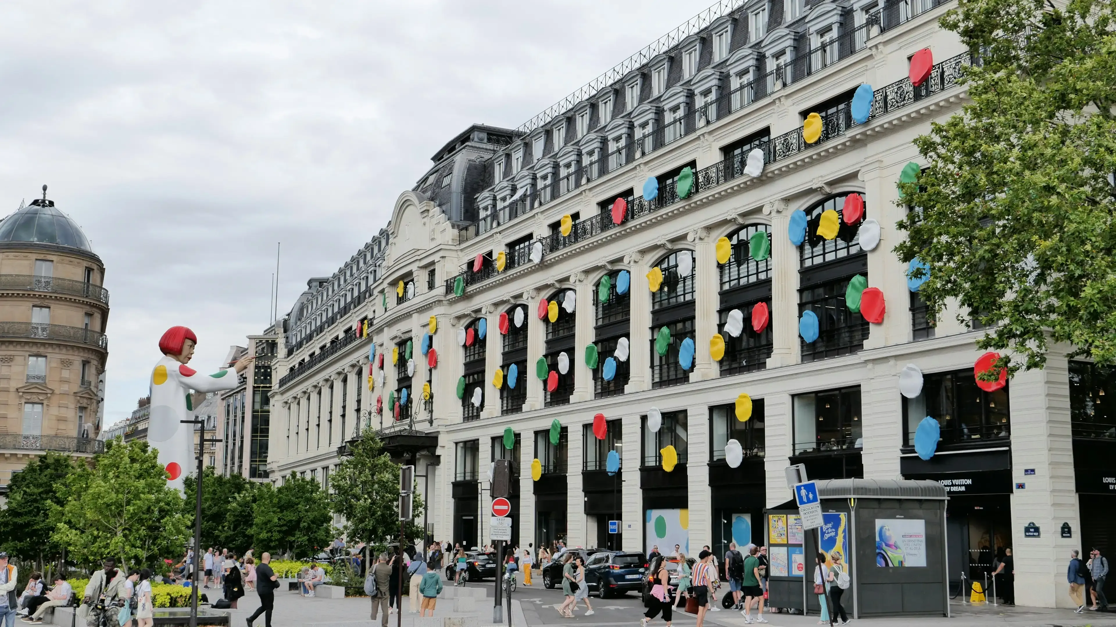 Popular Champs Élysées Stores for Everyday Shoppers