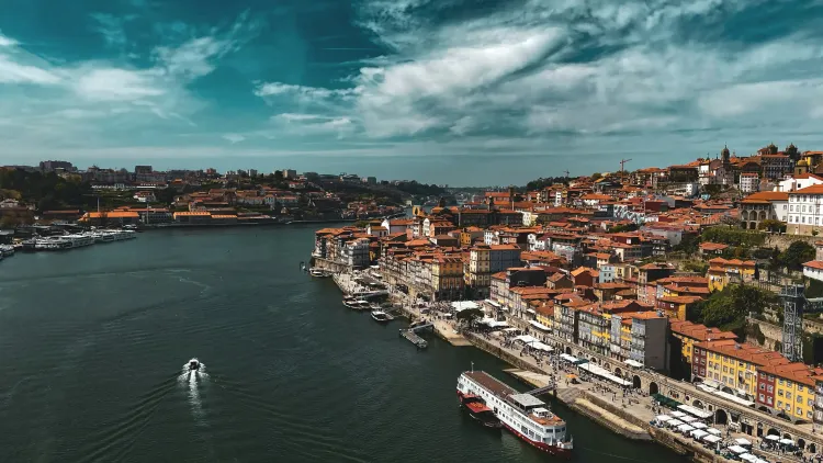 How to Get from Lisbon to Porto (2025): Train, Bus, Car, or Flight?
