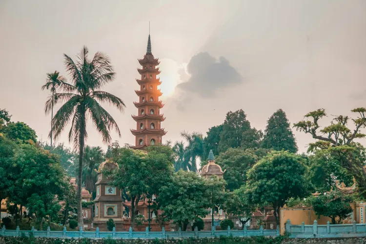 Hanoi Travel Guide: Best Things to Do, Eat & Explore (by Carolin @HappyWhenAbroad)