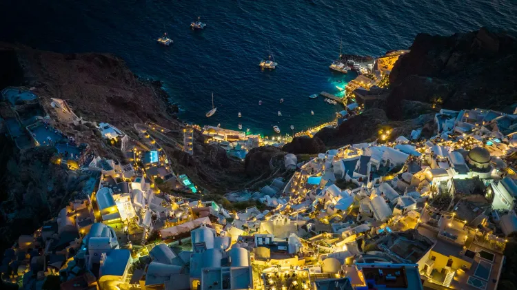 Best Time to Travel to Santorini, Greece