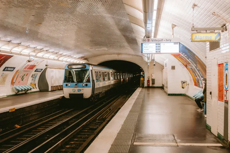 Trains from CDG to Eiffel Tower