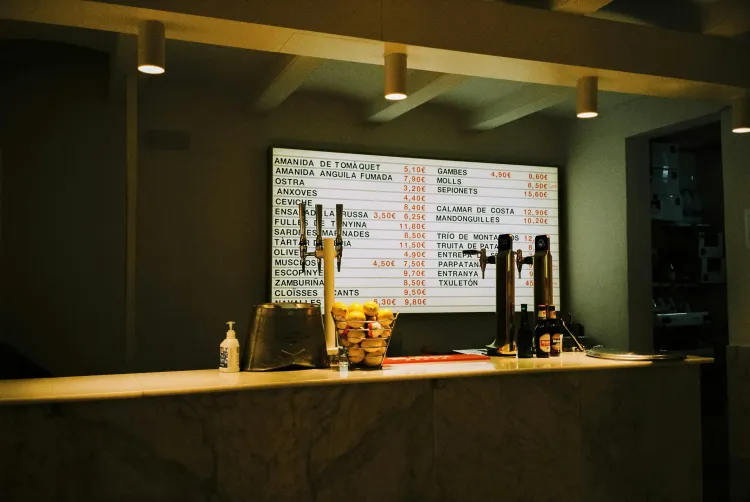 Speakeasy Cocktail Bars (Yes, They’re a Thing Here!)