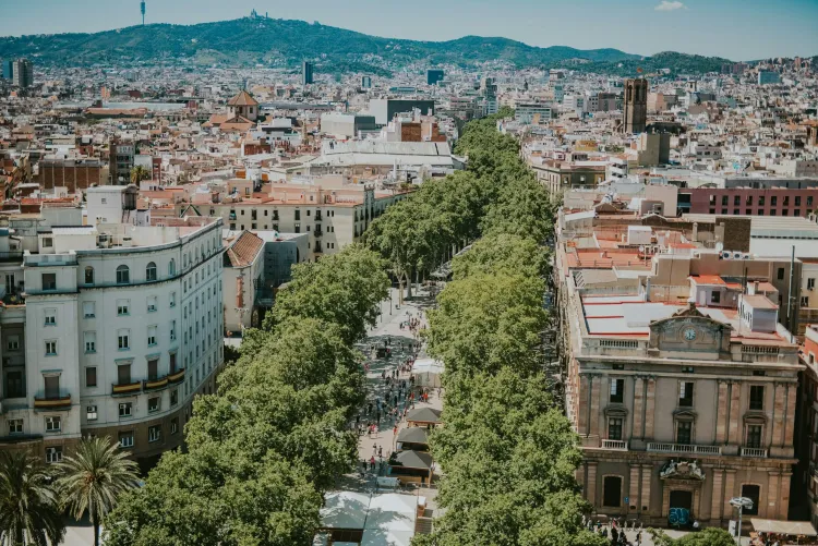 Barcelona: Hidden Bites, Secret Sips & Sunshine Tips by Nancy Sevilla