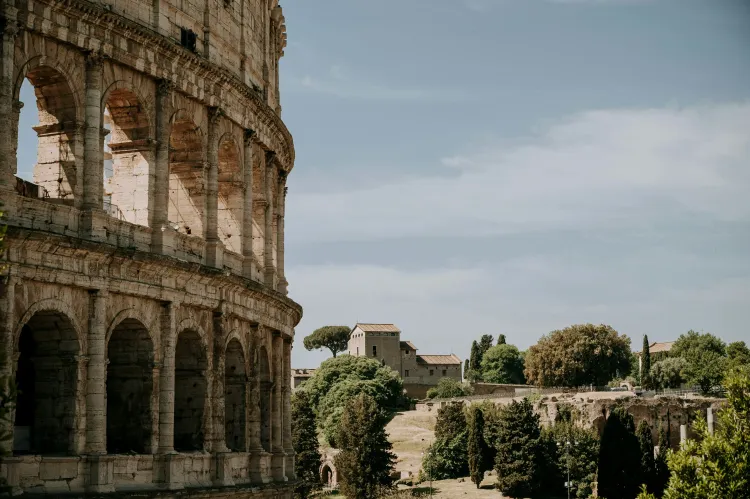 What is the best way to get around Rome?